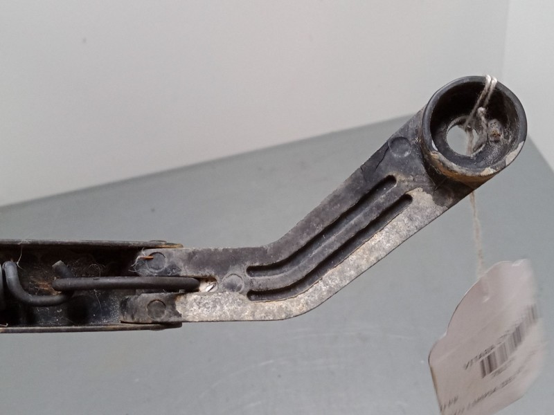 Recambio de brazo limpia delantero izquierdo para suzuki vitara cabrio (et, ta) 2.0 16v (ta51, sv420) referencia OEM IAM   
