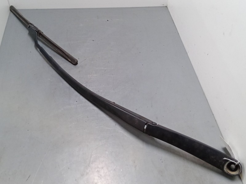 Recambio de brazo limpia delantero derecho para kia ceed tourer (cd) 1.6 crdi 136 referencia OEM IAM   