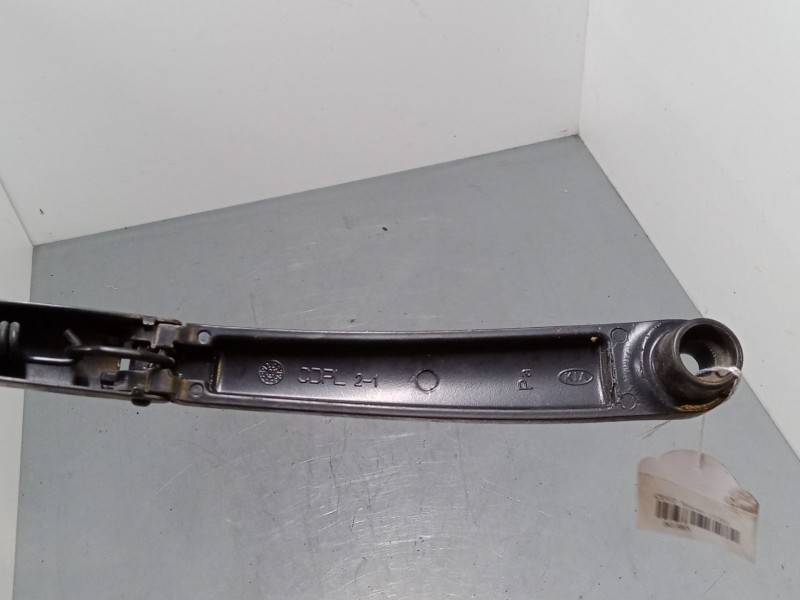Recambio de brazo limpia delantero derecho para kia ceed tourer (cd) 1.6 crdi 136 referencia OEM IAM   