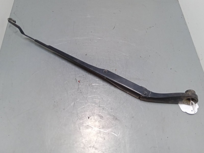 Recambio de brazo limpia delantero izquierdo para kia ceed tourer (cd) 1.6 crdi 136 referencia OEM IAM   