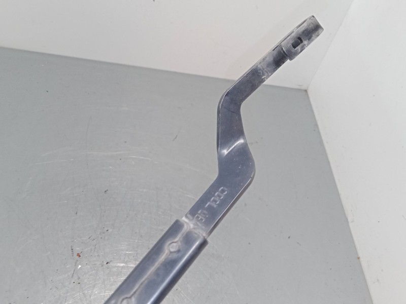 Recambio de brazo limpia delantero izquierdo para kia ceed tourer (cd) 1.6 crdi 136 referencia OEM IAM   