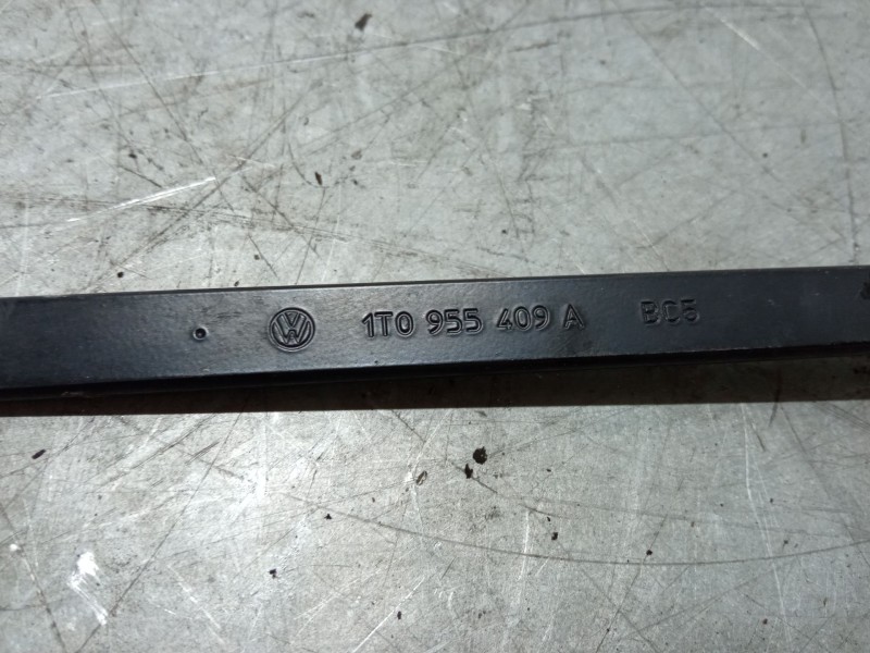 Recambio de brazo limpia delantero izquierdo para volkswagen touran (1t1, 1t2) 1.6 fsi referencia OEM IAM   
