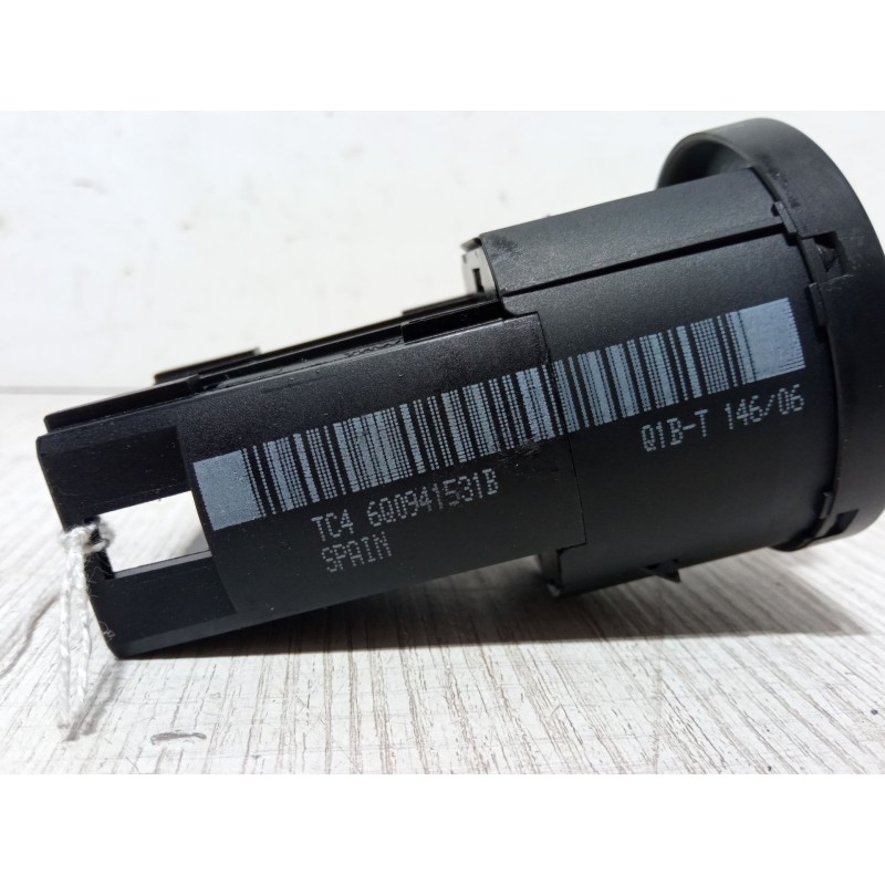 Recambio de conmutador de luces para volkswagen polo (9n_, 9a_) 1.4 16v referencia OEM IAM TC46Q0941531B  