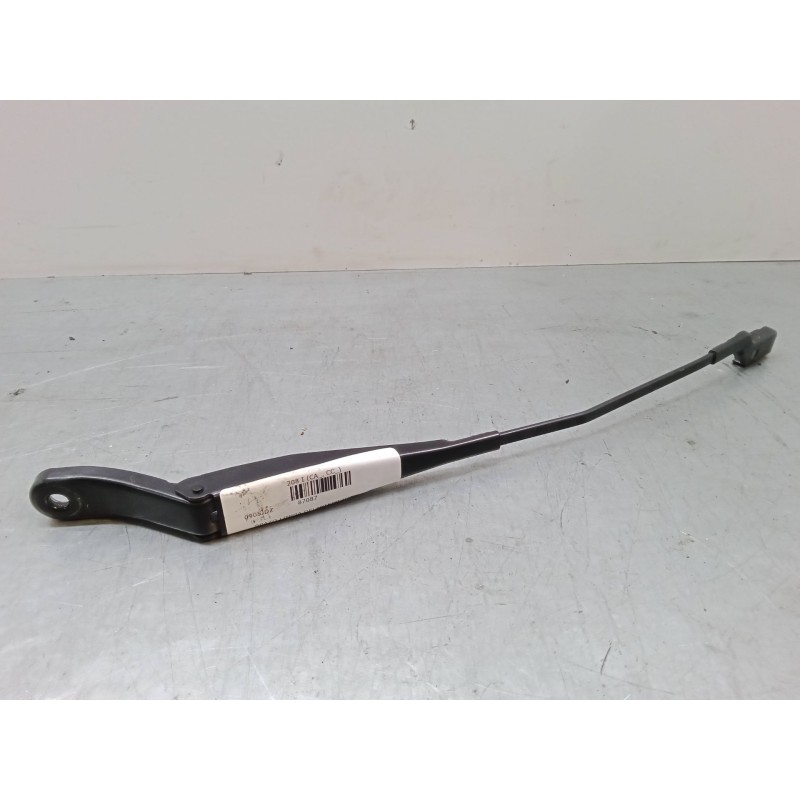 Recambio de brazo limpia delantero izquierdo para peugeot 208 i (ca_, cc_) 1.2 vti 82 referencia OEM IAM   