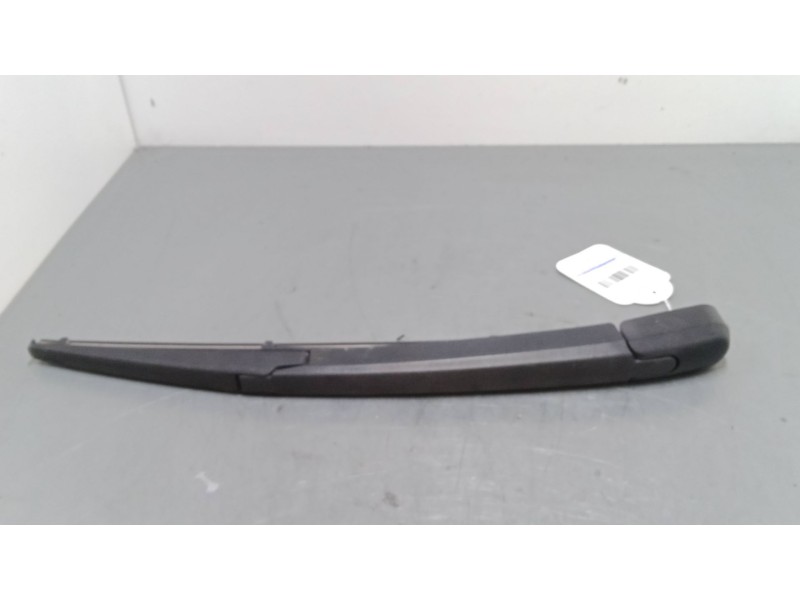 Recambio de brazo limpia trasero para kia rio iii (ub) 1.1 crdi referencia OEM IAM   
