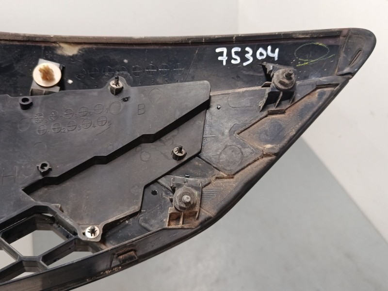 Recambio de rejillas capo para mazda 3 (bk) 1.6 (bk14) referencia OEM IAM   