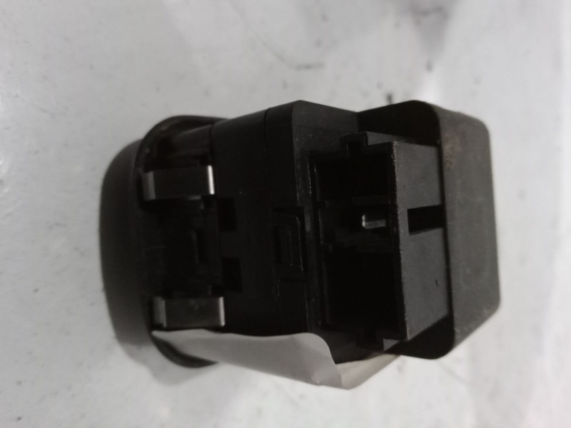 Recambio de mando elevalunas delantero izquierdo para peugeot 206 hatchback (2a/c) 1.9 d referencia OEM IAM    Recambio de mando elevalunas delantero izquierdo para peugeot 206 hatchback (2a/c) 1.9 d referencia OEM IAM