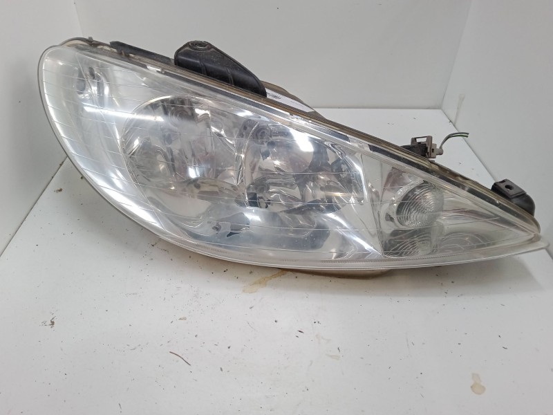 Recambio de faro derecho para peugeot 206 sw (2e/k) 1.4 hdi referencia OEM IAM 9628666780  
