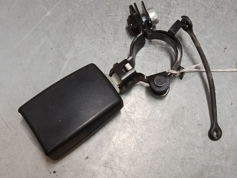 Recambio de anclaje cinturon trasero izquierdo para land rover discovery iii (l319) 2.7 td 4x4 referencia OEM IAM   