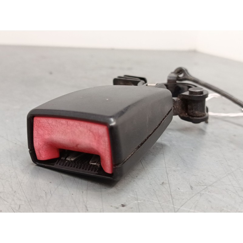 Recambio de anclaje cinturon trasero izquierdo para land rover discovery iii (l319) 2.7 td 4x4 referencia OEM IAM   