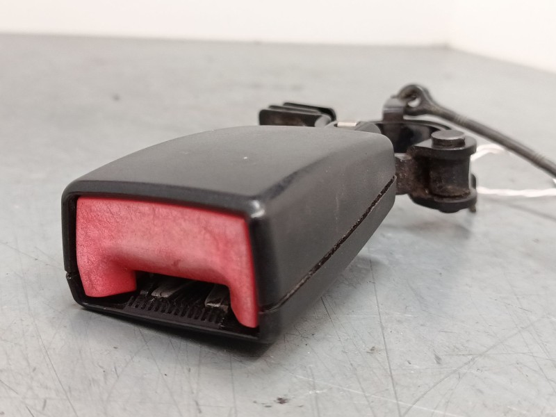 Recambio de anclaje cinturon trasero izquierdo para land rover discovery iii (l319) 2.7 td 4x4 referencia OEM IAM   