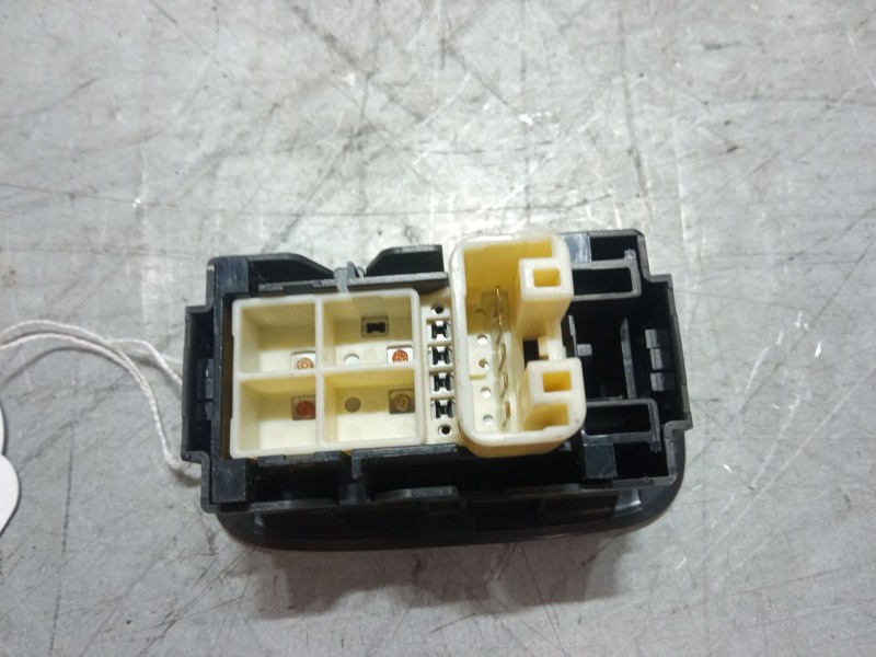 Recambio de mando elevalunas trasero izquierdo para toyota auris (_e15_) 1.4 d-4d (nde150_) referencia OEM IAM   