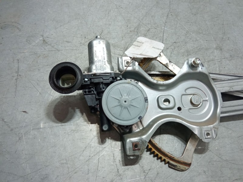 Recambio de elevalunas electrico delantero derecho para toyota auris (_e15_) 1.4 d-4d (nde150_) referencia OEM IAM 857100d100  