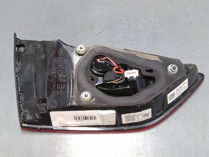 Recambio de piloto trasero porton derecho para kia ceed tourer (cd) 1.6 crdi 136 referencia OEM IAM 92404J7050  