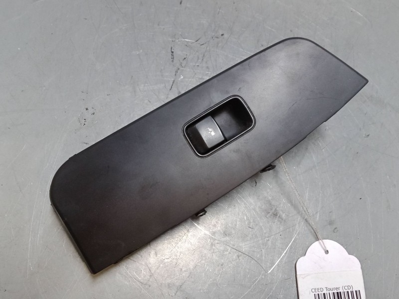 Recambio de mando elevalunas delantero derecho para kia ceed tourer (cd) 1.6 crdi 136 referencia OEM IAM 93575J7000  