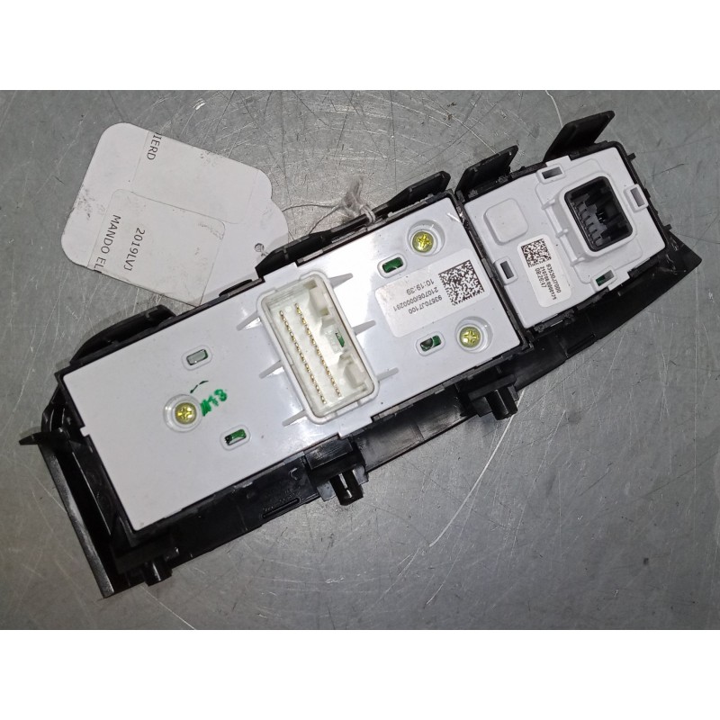 Recambio de mando elevalunas delantero izquierdo para kia ceed tourer (cd) 1.6 crdi 136 referencia OEM IAM 93570J7100  93530J700