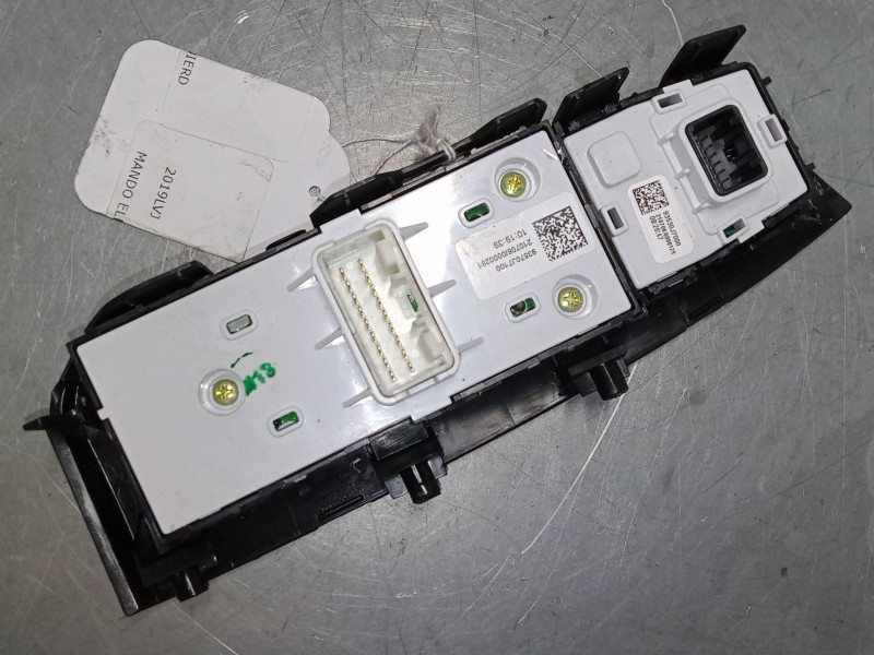 Recambio de mando elevalunas delantero izquierdo para kia ceed tourer (cd) 1.6 crdi 136 referencia OEM IAM 93570J7100  93530J700