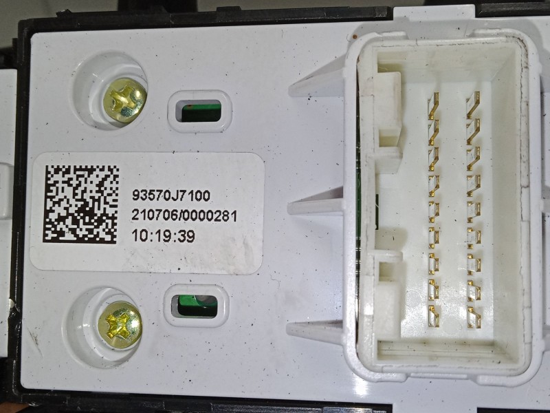 Recambio de mando elevalunas delantero izquierdo para kia ceed tourer (cd) 1.6 crdi 136 referencia OEM IAM 93570J7100  93530J700