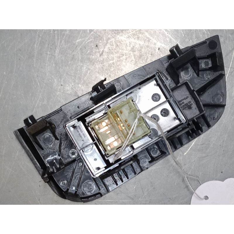 Recambio de mando elevalunas trasero derecho para kia ceed tourer (cd) 1.6 crdi 136 referencia OEM IAM 93590j7100  