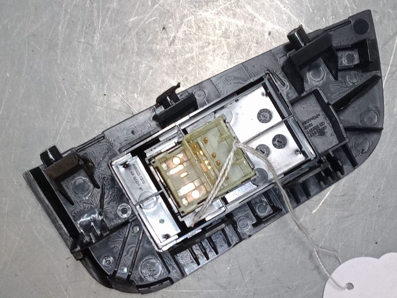 Recambio de mando elevalunas trasero derecho para kia ceed tourer (cd) 1.6 crdi 136 referencia OEM IAM 93590j7100  