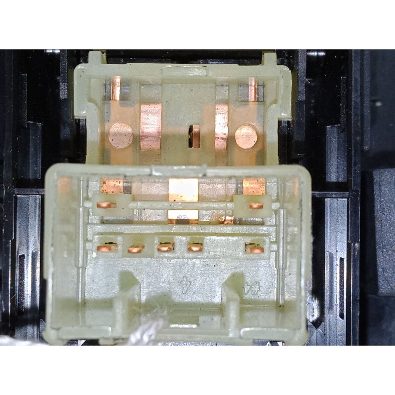 Recambio de mando elevalunas trasero derecho para kia ceed tourer (cd) 1.6 crdi 136 referencia OEM IAM 93590j7100  