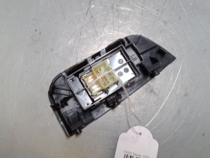 Recambio de mando elevalunas trasero izquierdo para kia ceed tourer (cd) 1.6 crdi 136 referencia OEM IAM 93580j7100  