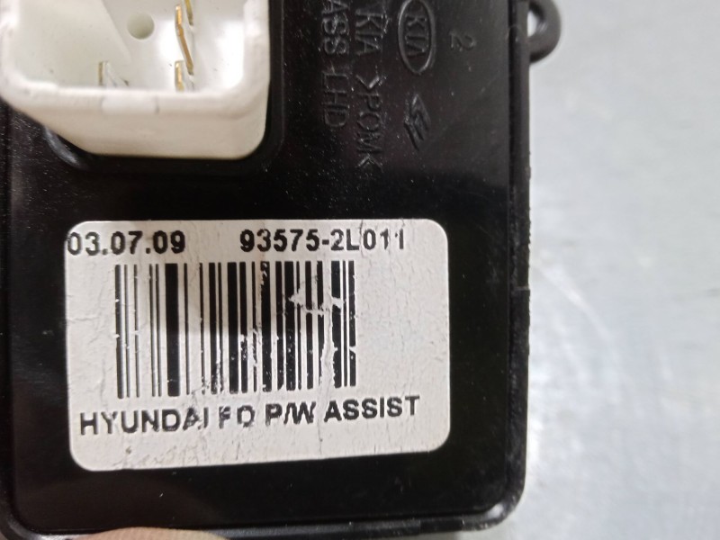 Recambio de mando elevalunas delantero derecho para hyundai i30 (fd) 1.4 referencia OEM IAM 935752L011  