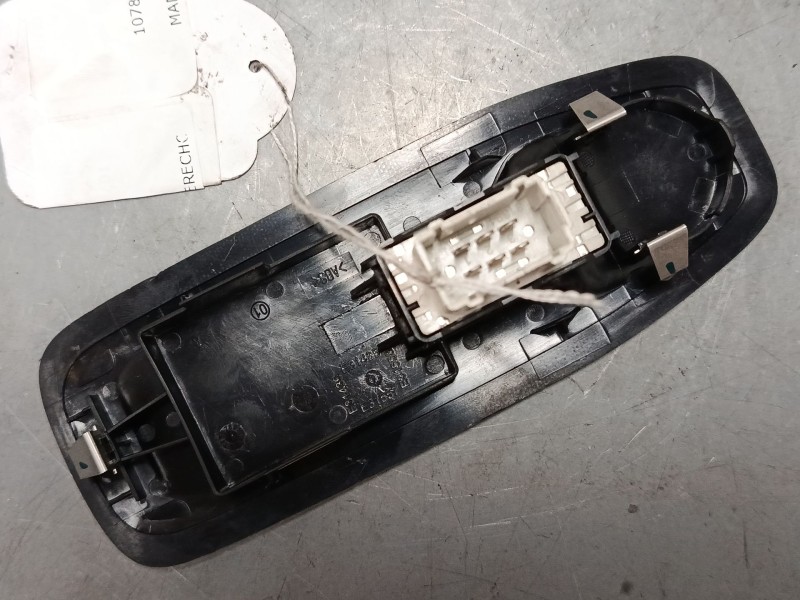 Recambio de mando elevalunas delantero derecho para peugeot 208 i (ca_, cc_) 1.4 hdi referencia OEM IAM 96751118ZD  