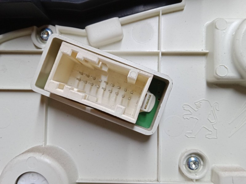 Recambio de cuadro instrumentos para peugeot 206 hatchback (2a/c) 1.4 i referencia OEM IAM 9666636980  