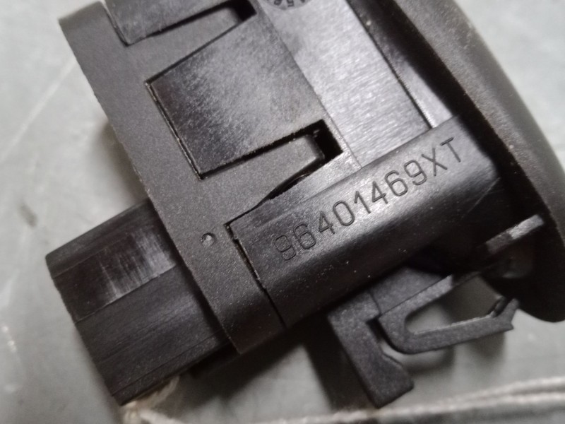 Recambio de mando elevalunas delantero izquierdo para peugeot 1007 (km_) 1.4 hdi referencia OEM IAM 96401469XT  