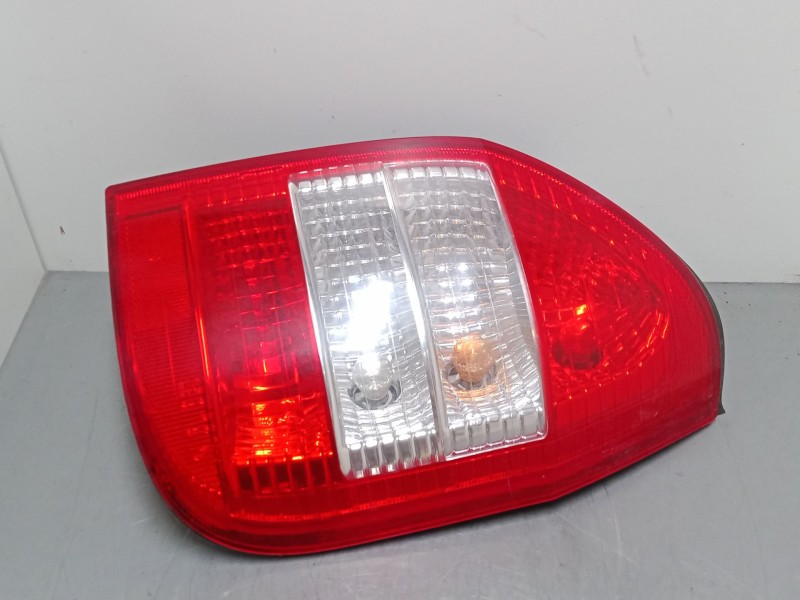 Recambio de piloto trasero derecho para opel zafira a monospace (t98) 1.8 16v (f75) referencia OEM IAM   