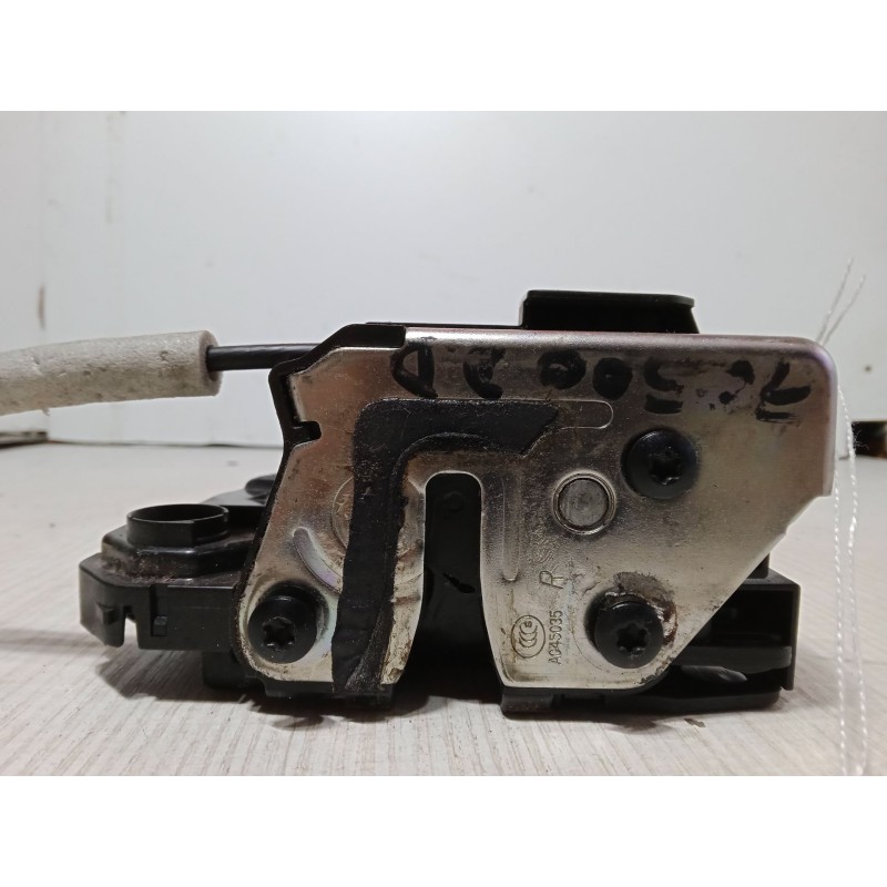 Recambio de cerradura puerta delantera derecha para ssangyong tivoli 1.6 referencia OEM IAM 71220-35000 X100FRT RH C 