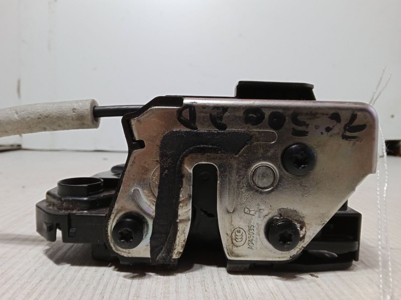 Recambio de cerradura puerta delantera derecha para ssangyong tivoli 1.6 referencia OEM IAM 71220-35000 X100FRT RH C 