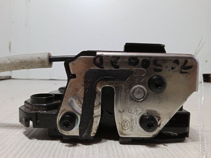 Recambio de cerradura puerta delantera derecha para ssangyong tivoli 1.6 referencia OEM IAM 71220-35000 X100FRT RH C 