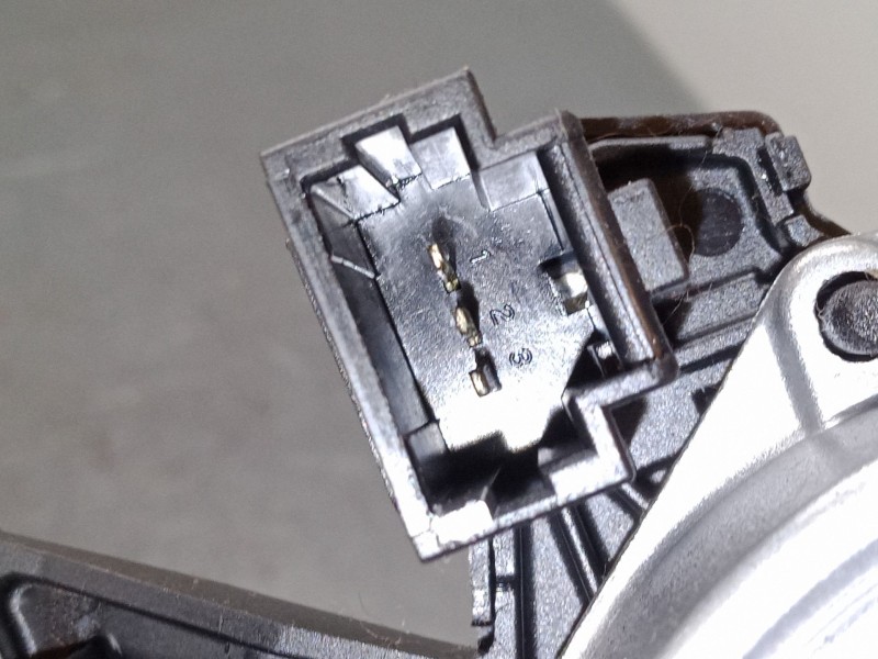 Recambio de motor limpia trasero para peugeot 208 i (ca_, cc_) 1.2 vti 82 referencia OEM IAM 9673251380  