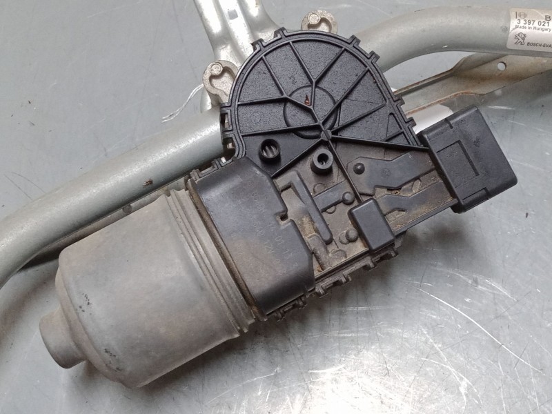 Recambio de motor limpia delantero para peugeot 208 i (ca_, cc_) 1.2 vti 82 referencia OEM IAM 9673222580  