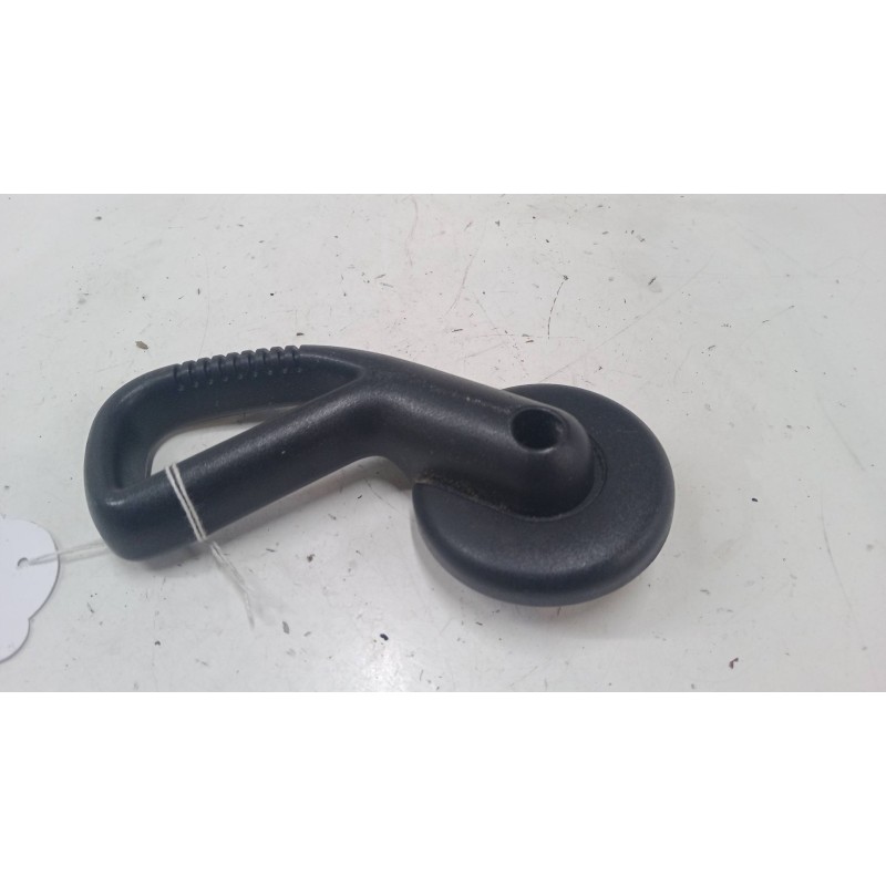 Recambio de tirador asiento abatible izquierdo para peugeot 206 sw (2e/k) 1.4 hdi referencia OEM IAM   