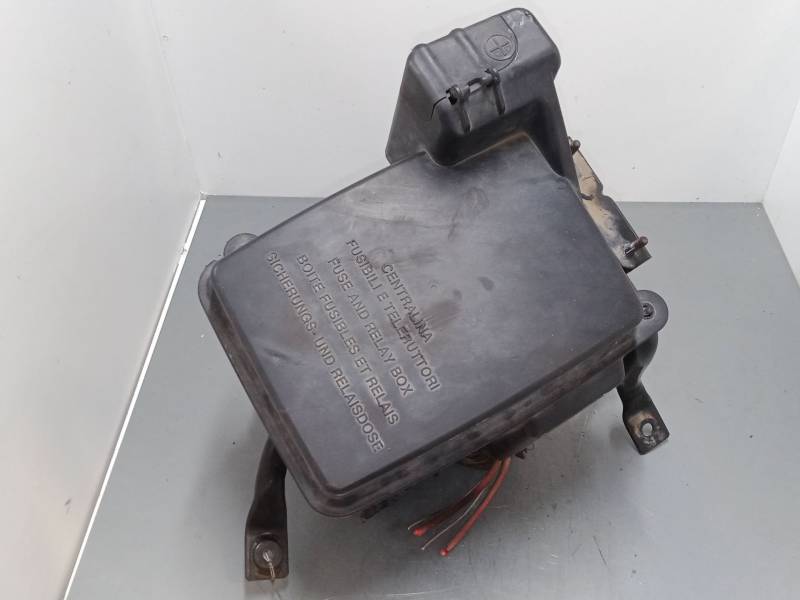 CAJA RELES / FUSIBLES 