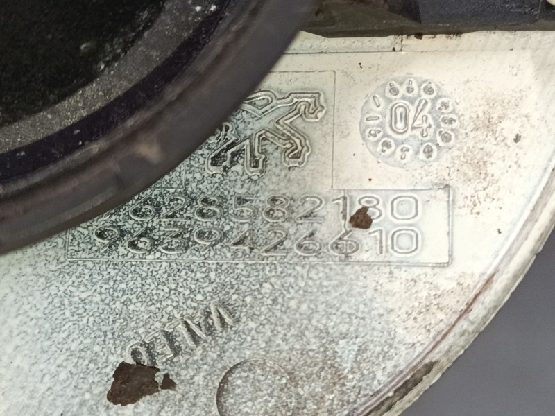 Recambio de tapa exterior combustible para peugeot 206 sw (2e/k) 1.6 hdi 110 referencia OEM IAM 9639426610  