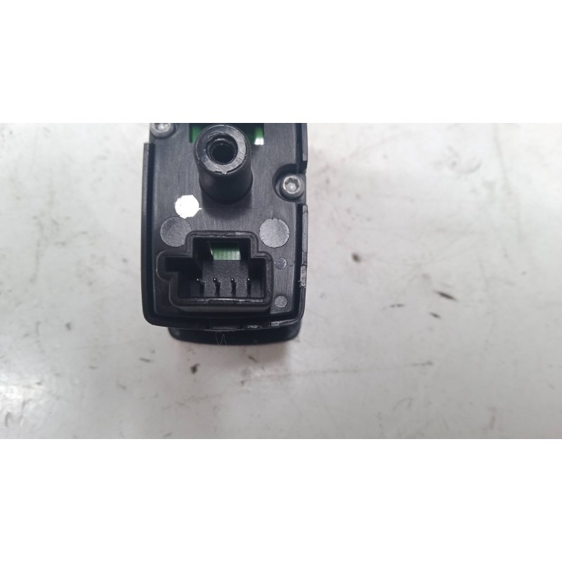 Recambio de mando elevalunas delantero izquierdo para mercedes-benz clase b sports tourer (w245) b 150 (245.231) referencia OEM 