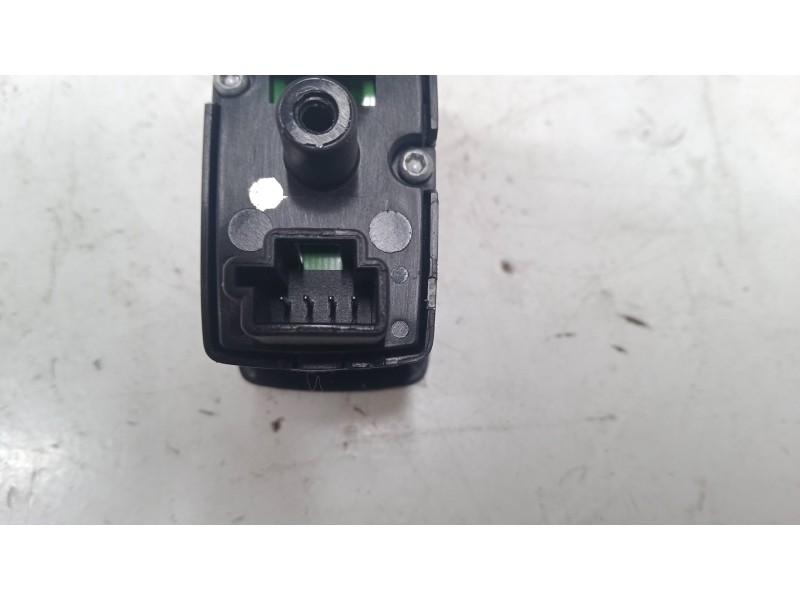 Recambio de mando elevalunas delantero izquierdo para mercedes-benz clase b sports tourer (w245) b 150 (245.231) referencia OEM 