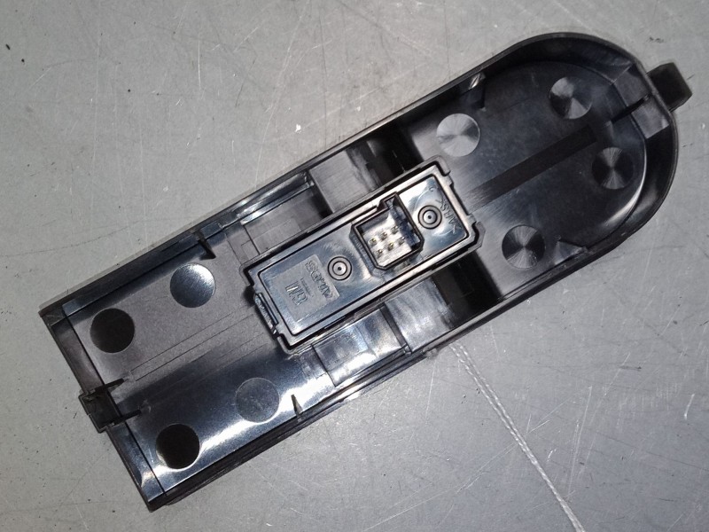 Recambio de mando elevalunas delantero derecho para opel zafira b furgoneta/monovolumen (a05) 1.9 cdti van (m75) referencia OEM 