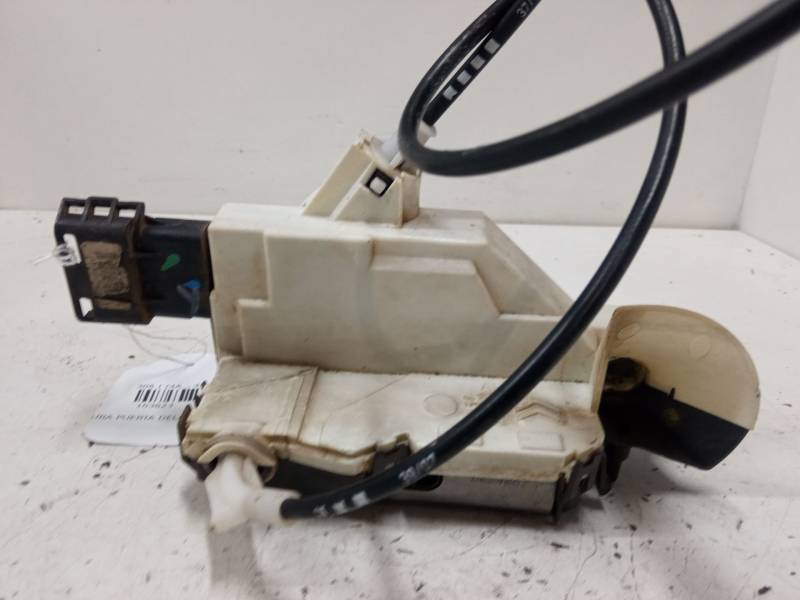 CERRADURA PUERTA DELANTERA IZQUIERDA 