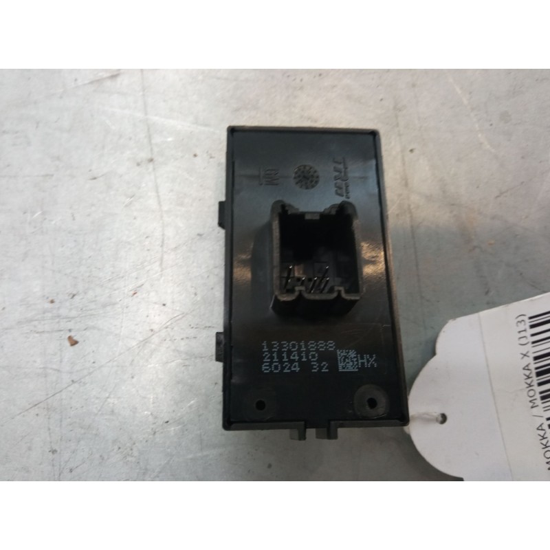 Recambio de mando elevalunas trasero izquierdo para opel mokka / mokka x (j13) 1.6 cdti (_76) referencia OEM IAM 13301888  