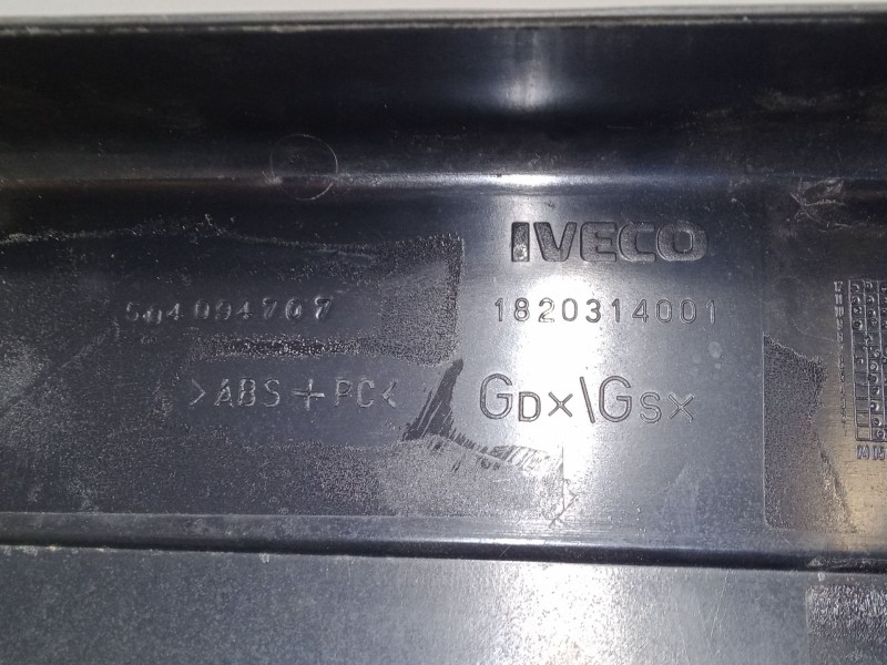 Recambio de guantera para iveco stralis ad 260 s 36 y/ps euro5 ad260s36y ps referencia OEM IAM 1820314001  