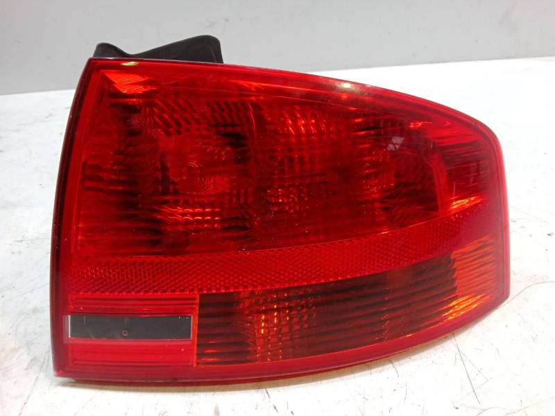 Recambio de piloto trasero derecho para audi a4 b7 avant (8ed) 2.0 tdi referencia OEM IAM    Recambio de piloto trasero derecho para audi a4 b7 avant (8ed) 2.0 tdi referencia OEM IAM