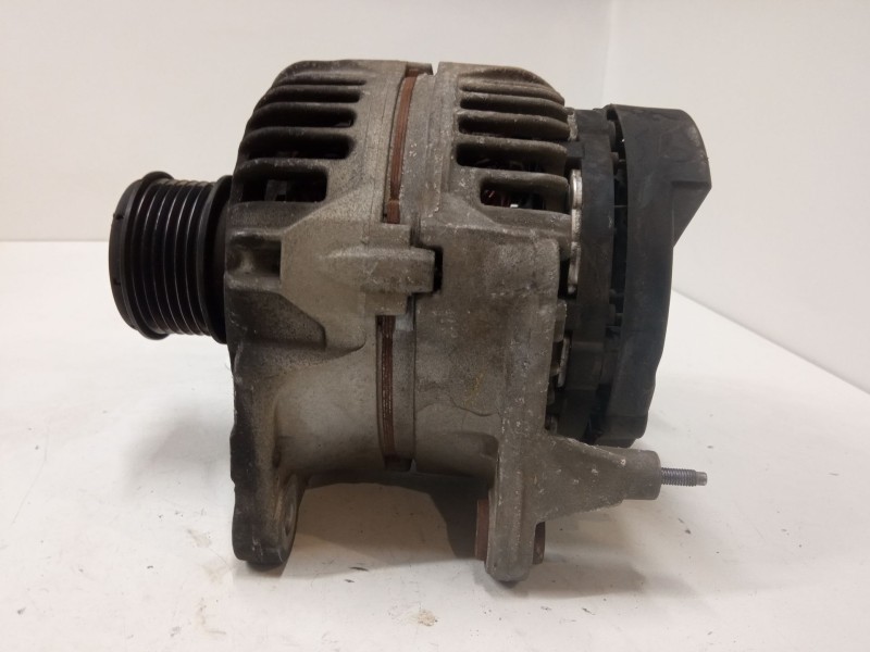 Recambio de alternador para seat leon (1m1) 1.9 tdi referencia OEM IAM 038903023L 0124325001 