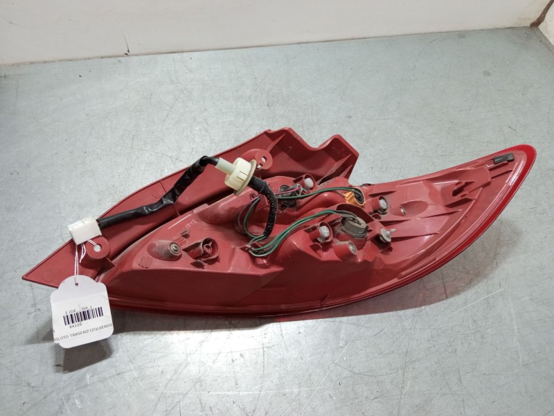 Recambio de piloto trasero izquierdo para mazda 2 (de_, dh_) 1.4 mzr-cd referencia OEM IAM D65151160  