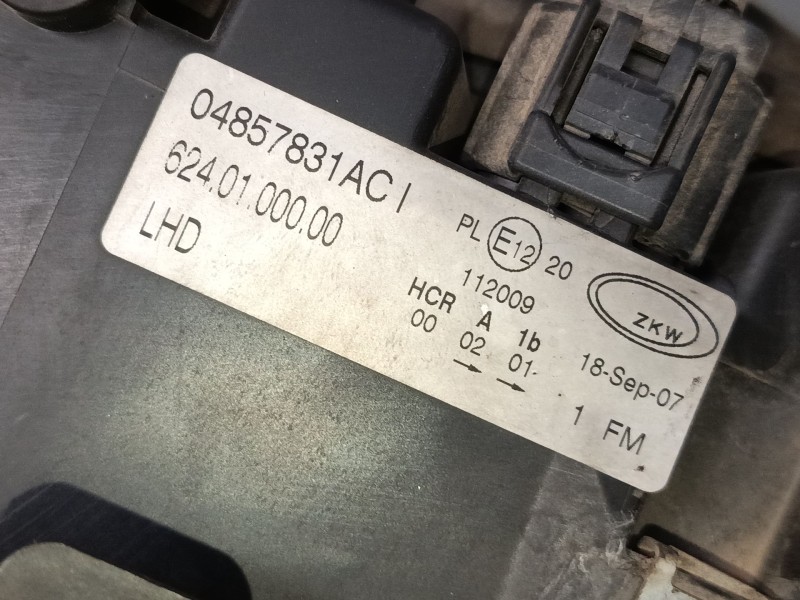 Recambio de faro izquierdo para chrysler voyager iv (rg, rs) 2.8 crd referencia OEM IAM 04857831AC  6240100000