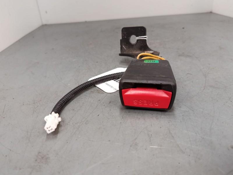 Recambio de anclaje cinturon trasero derecho para hyundai i30 (gd) 1.4 crdi referencia OEM IAM   